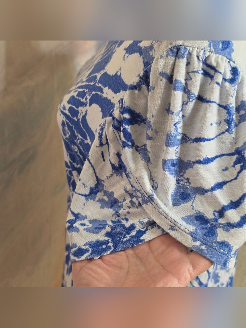 LuLaRoe Blue and White Spiral Tie-Dye Short Sleeve Tee Sz L - Picture 5 of 7